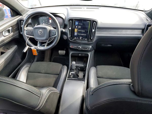 2021 VOLVO XC40 R-Design