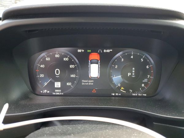 2021 VOLVO XC40 R-Design
