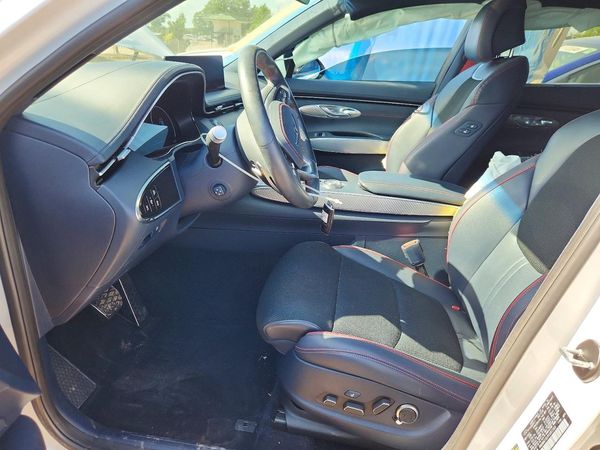 2023 GENESIS GV70