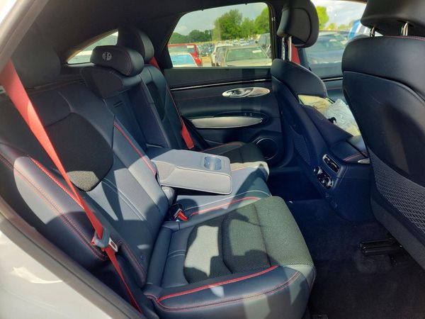 2023 GENESIS GV70