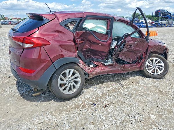 2017 HYUNDAI TUCSON SE (no options)