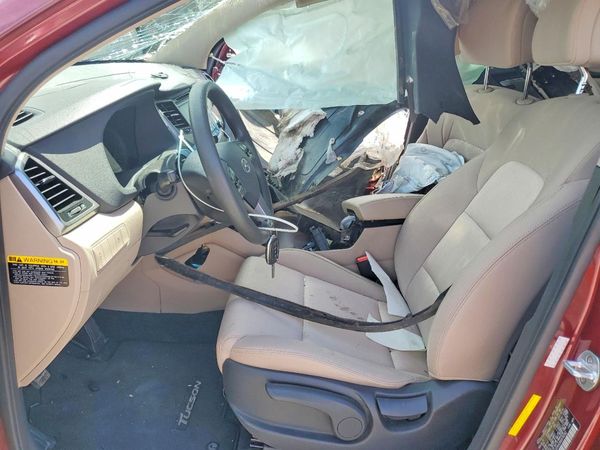 2017 HYUNDAI TUCSON SE (no options)