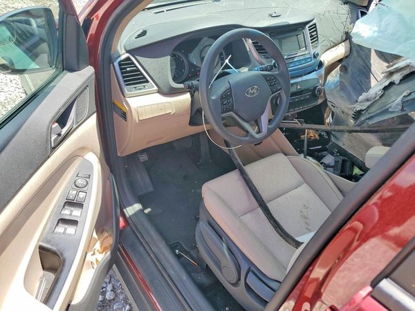2017 HYUNDAI TUCSON SE (no options)