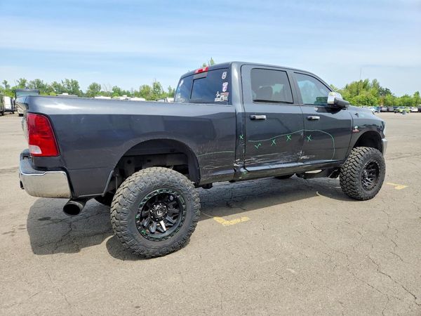 2015 RAM 2500 SLT CREW CAB 4X4
