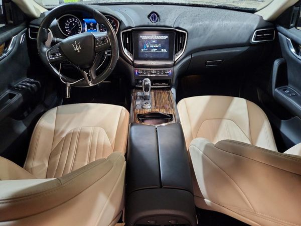 2017 MASERATI GHIBLI Luxury