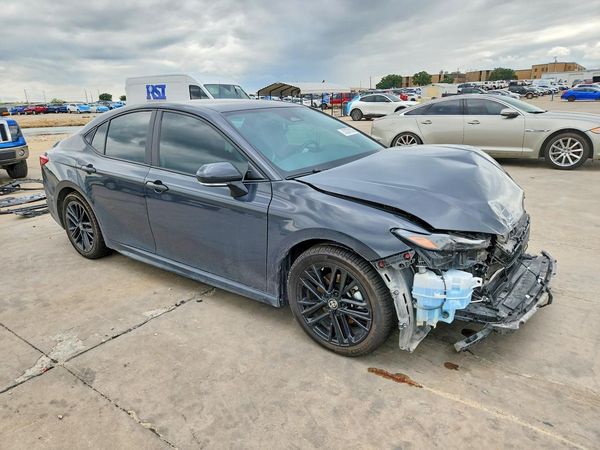 2025 TOYOTA CAMRY