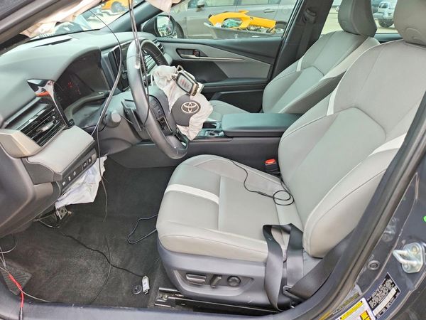 2025 TOYOTA CAMRY