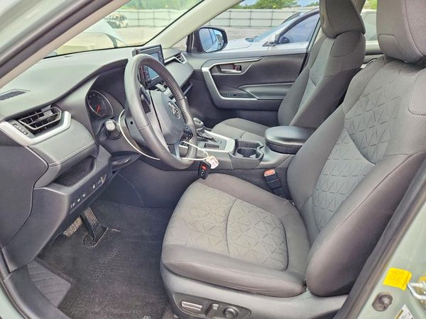 2020 TOYOTA RAV4 XLE — DENT