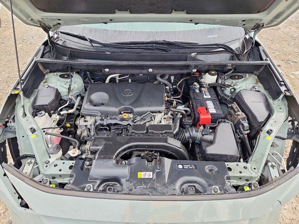 2020 TOYOTA RAV4 XLE — Engine bay