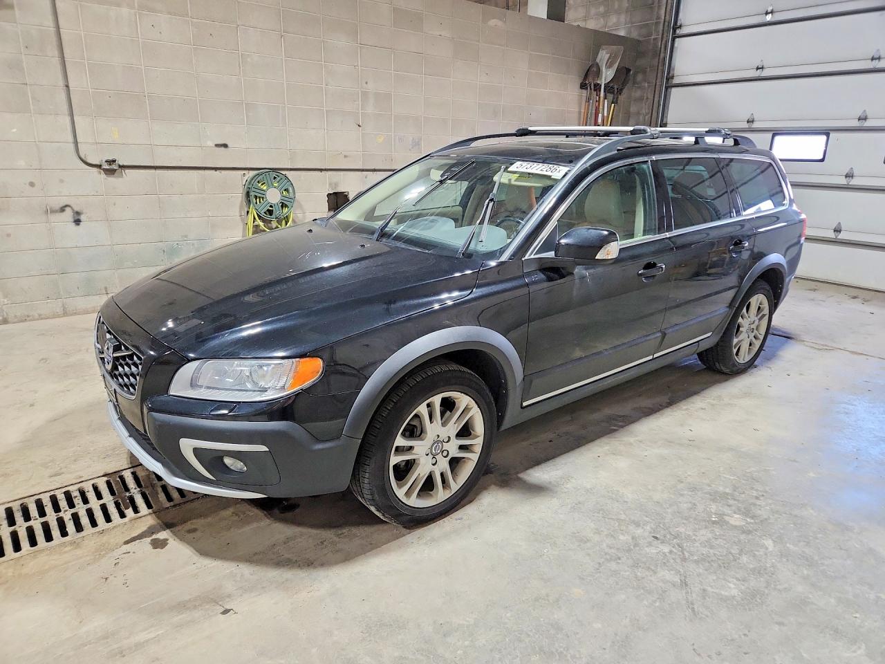 2016 VOLVO XC70