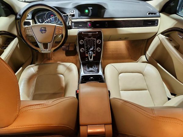2016 VOLVO XC70