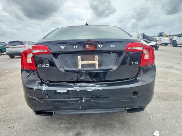 2015 VOLVO S60