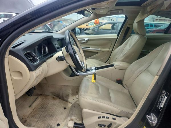 2015 VOLVO S60