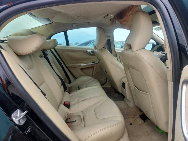 2015 VOLVO S60