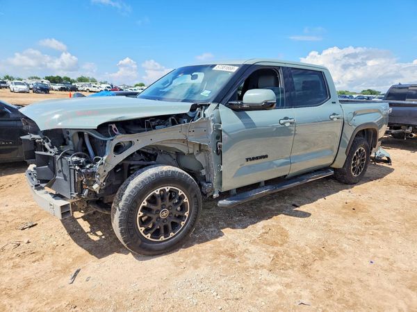 2022 TOYOTA TUNDRA SR5