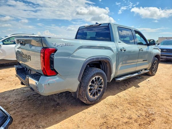 2022 TOYOTA TUNDRA SR5