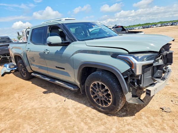 2022 TOYOTA TUNDRA SR5