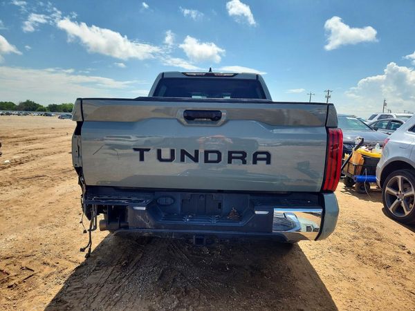 2022 TOYOTA TUNDRA SR5