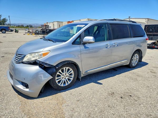 2013 TOYOTA SIENNA