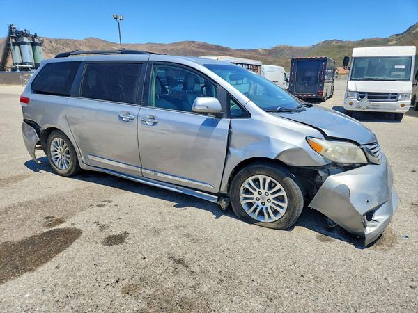 2013 TOYOTA SIENNA