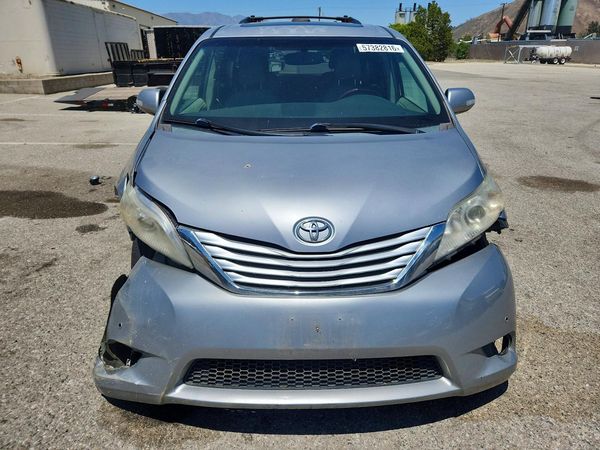 2013 TOYOTA SIENNA