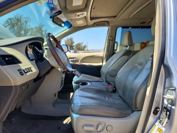 2013 TOYOTA SIENNA