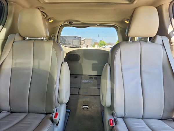 2013 TOYOTA SIENNA