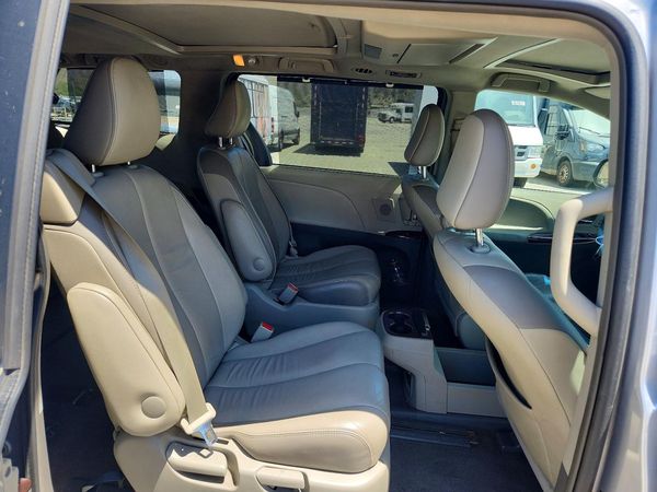2013 TOYOTA SIENNA