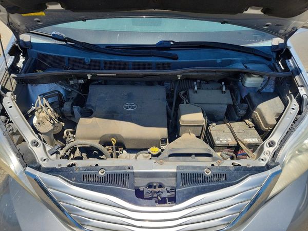2013 TOYOTA SIENNA