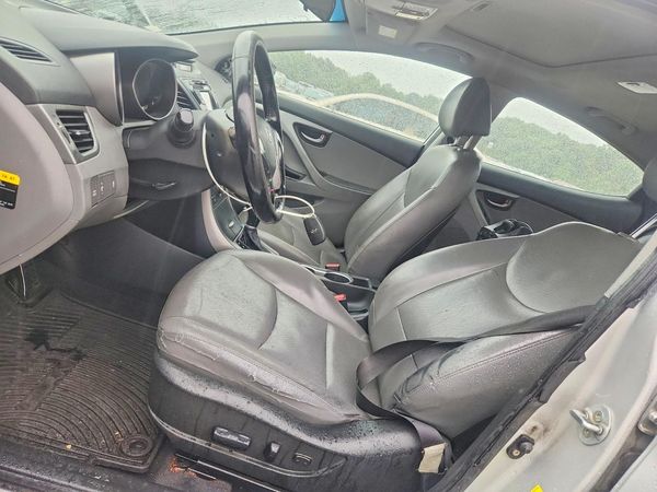 2014 HYUNDAI ELANTRA GLS (Middle)