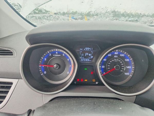 2014 HYUNDAI ELANTRA GLS (Middle)
