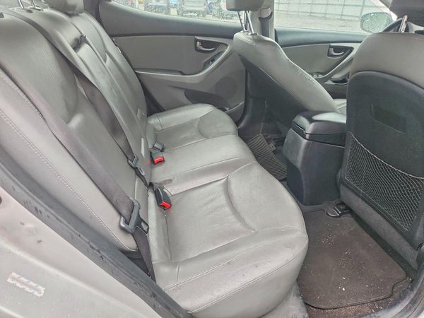 2014 HYUNDAI ELANTRA GLS (Middle)