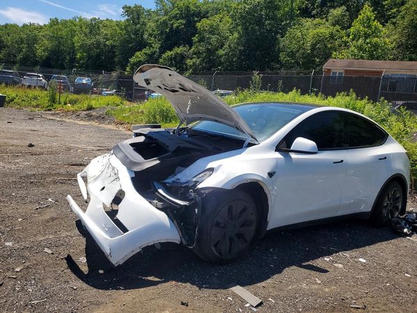 2023 TESLA MODEL Y — Front 3/4