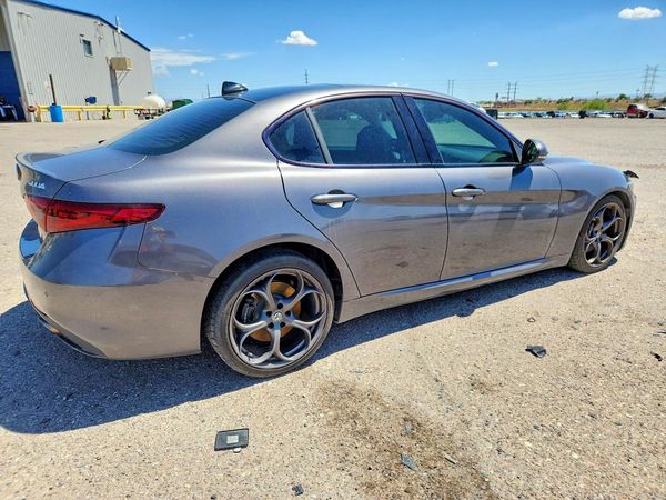2017 ALFA ROMEO GIULIA TI RWD