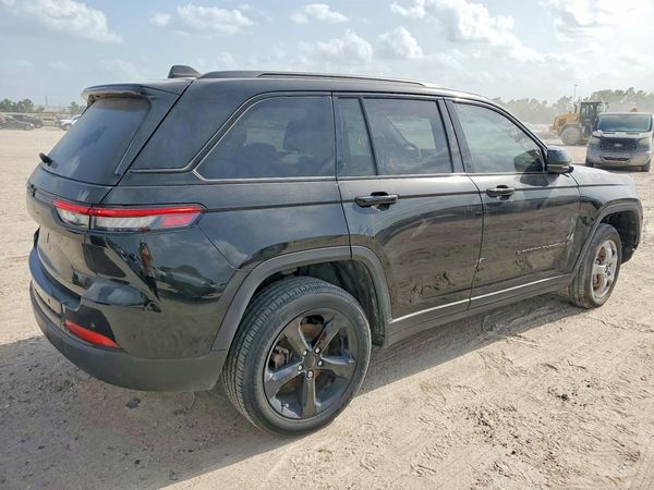 2024 JEEP GRAND CHEROKEE Laredo