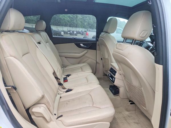 2017 AUDI Q7 quattro Premium Plus