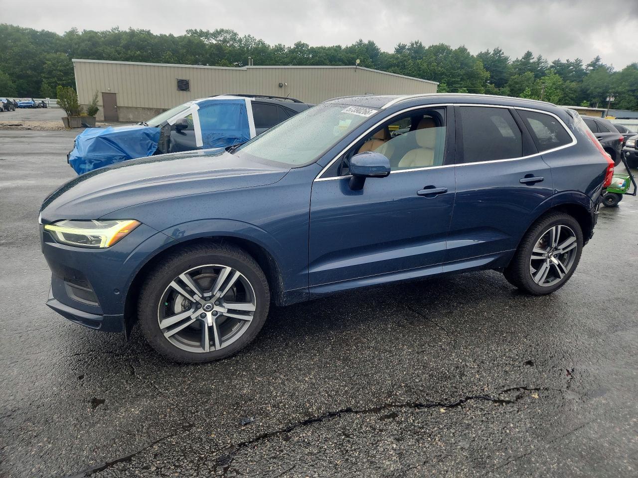 2019 VOLVO XC60 Momentum