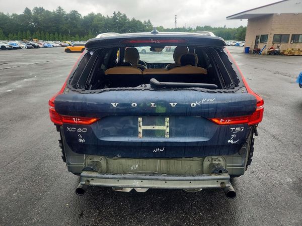 2019 VOLVO XC60 Momentum