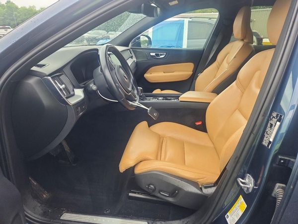 2019 VOLVO XC60 Momentum