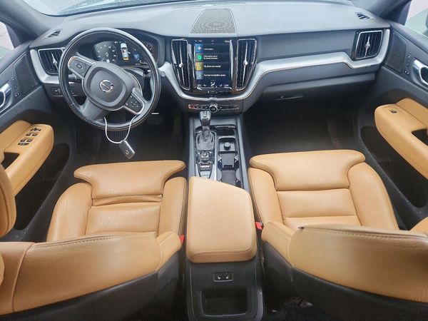 2019 VOLVO XC60 Momentum