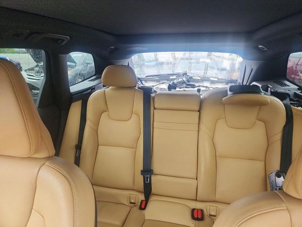 2019 VOLVO XC60 Momentum