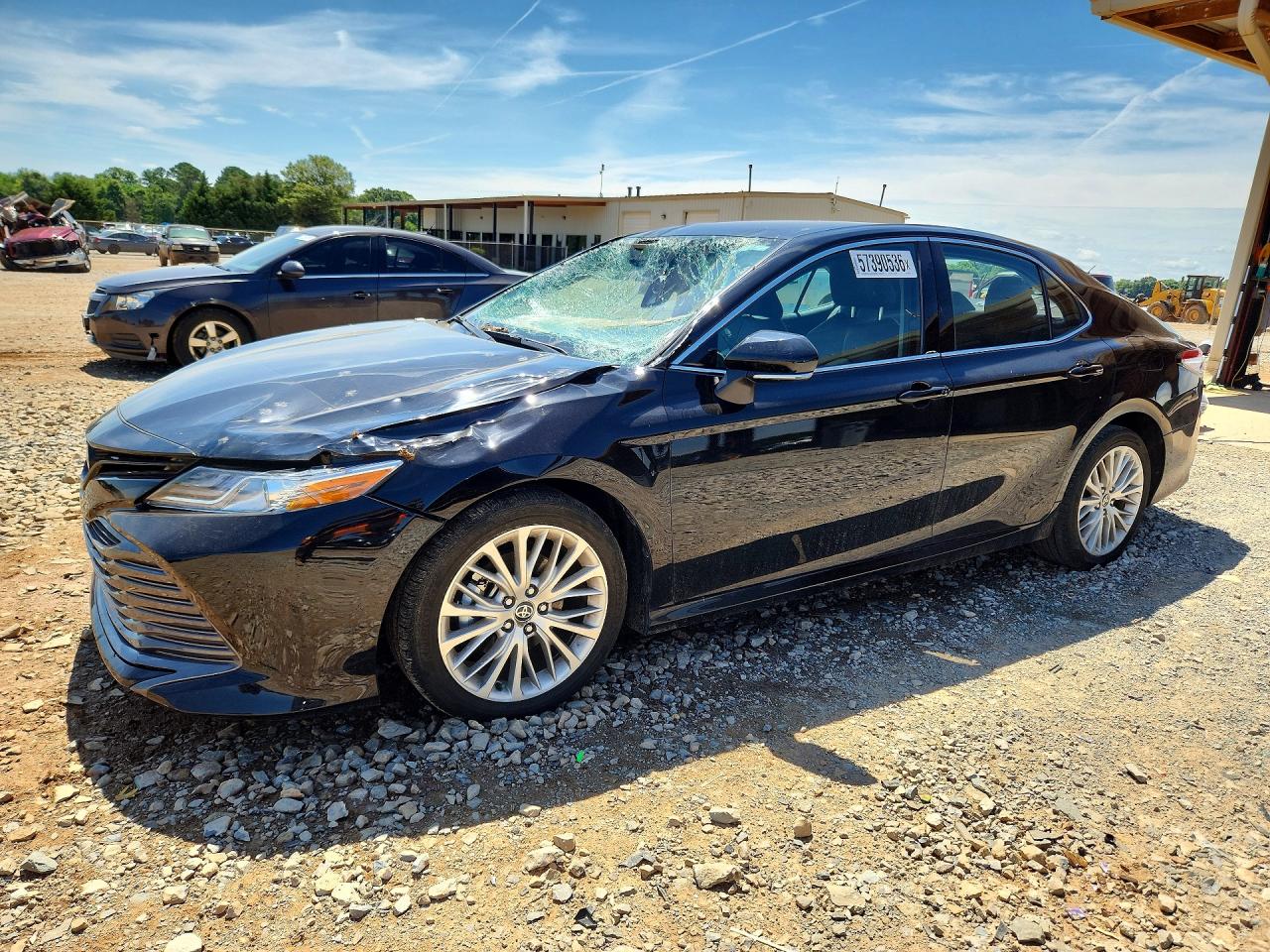 2020 TOYOTA CAMRY XLE