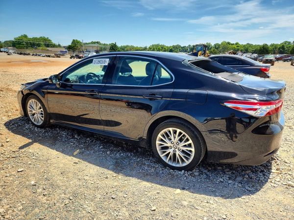 2020 TOYOTA CAMRY XLE