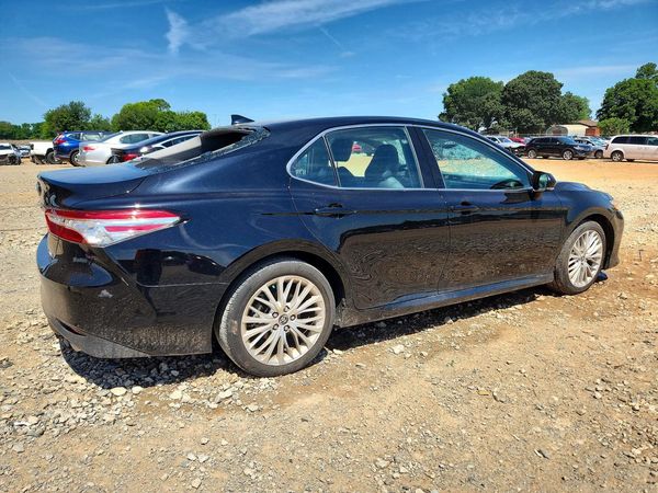 2020 TOYOTA CAMRY XLE
