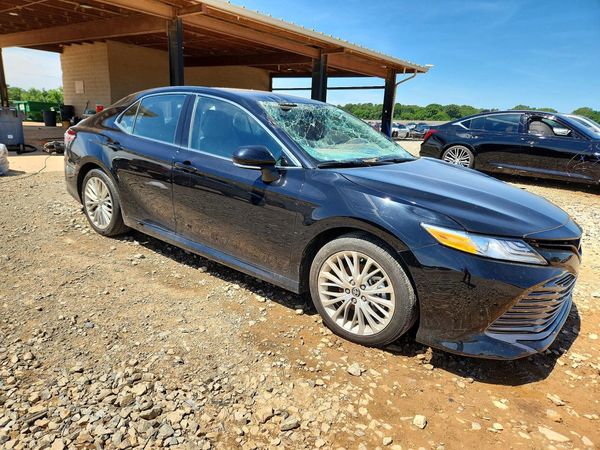 2020 TOYOTA CAMRY XLE