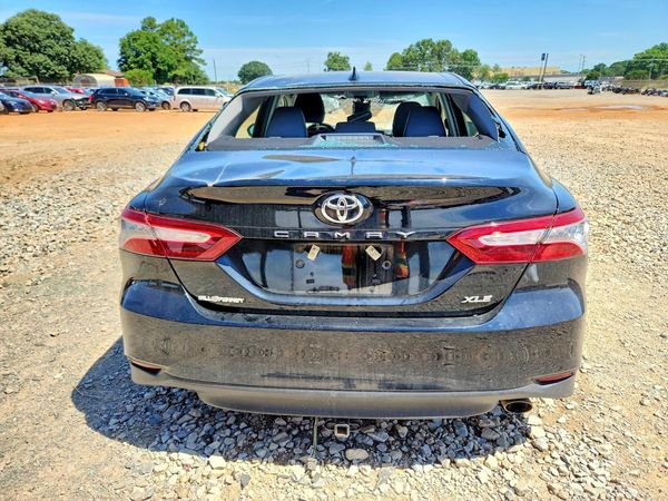 2020 TOYOTA CAMRY XLE