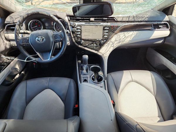 2020 TOYOTA CAMRY XLE