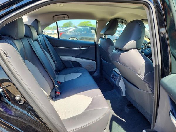 2020 TOYOTA CAMRY XLE