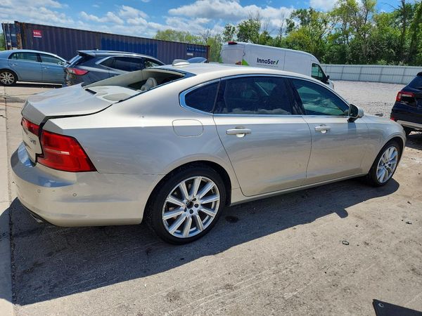 2018 VOLVO S90