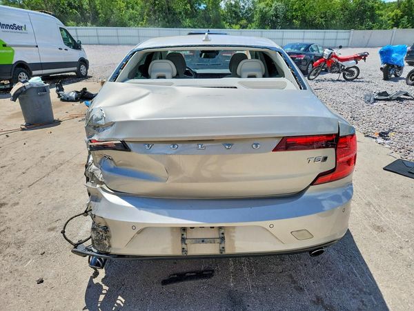 2018 VOLVO S90